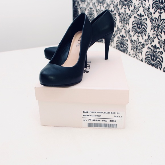 JustFab Tanna Pumps - Picture 1 of 6